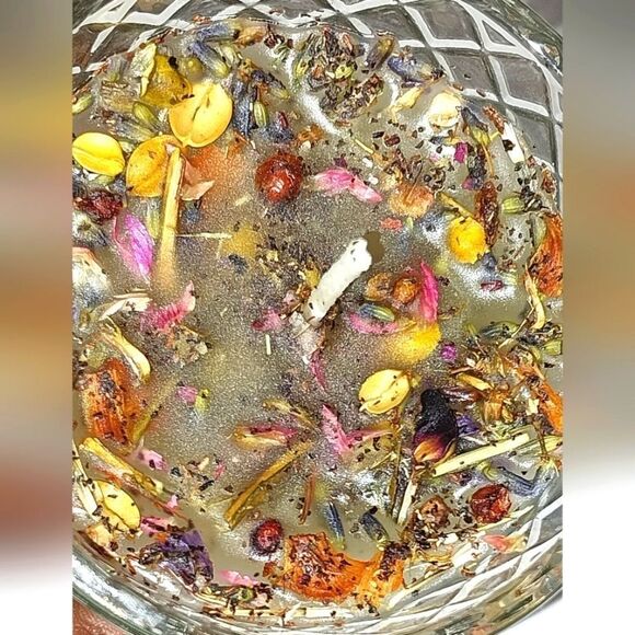 Hand crafted The witching Hour limited edition candle - Picture 8 of 9